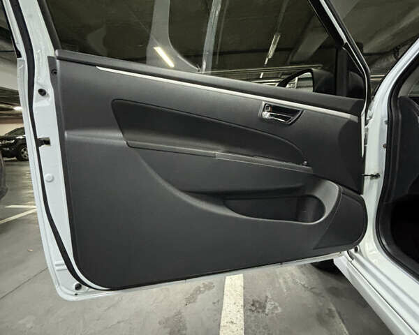 Білий Сузукі Свифт, об'ємом двигуна 1.6 л та пробігом 97 тис. км за 7100 $, фото 12 на Automoto.ua