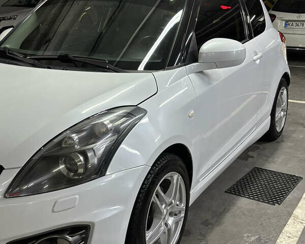 Сузуки Свифт 2014 в Киеве на Automoto.ua Белый Сузуки Свифт, объемом двигателя 1.6 л и пробегом 97 тыс. км за 7350 $, фото 1 на Automoto.ua