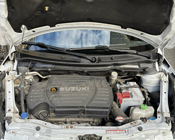 Сузуки Свифт 2014 в Киеве на Automoto.ua Белый Сузуки Свифт, объемом двигателя 1.6 л и пробегом 97 тыс. км за 7350 $, фото 31 на Automoto.ua