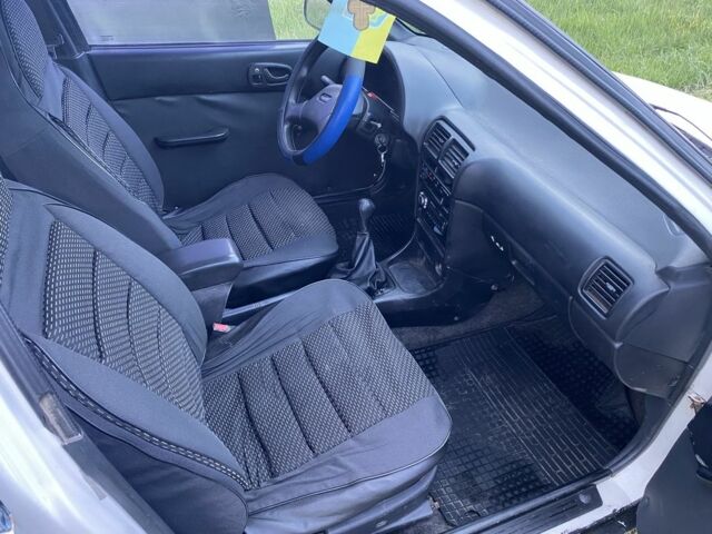 Белый Сузуки Свифт, объемом двигателя 0 л и пробегом 100 тыс. км за 850 $, фото 2 на Automoto.ua