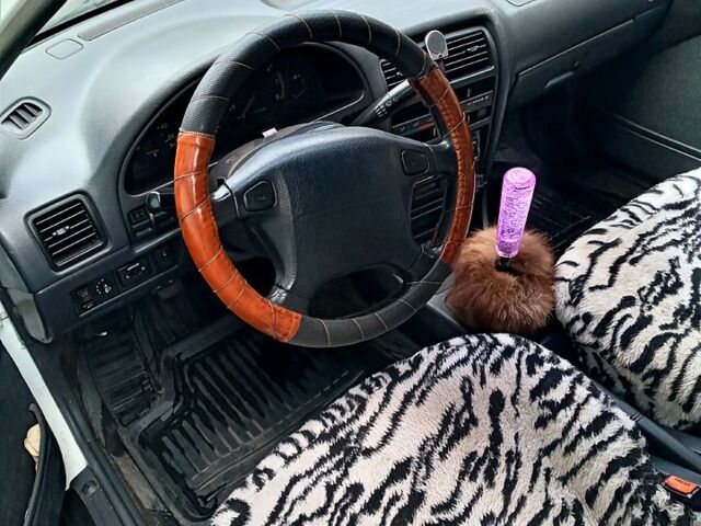 Белый Сузуки Свифт, объемом двигателя 1.3 л и пробегом 180 тыс. км за 1870 $, фото 2 на Automoto.ua