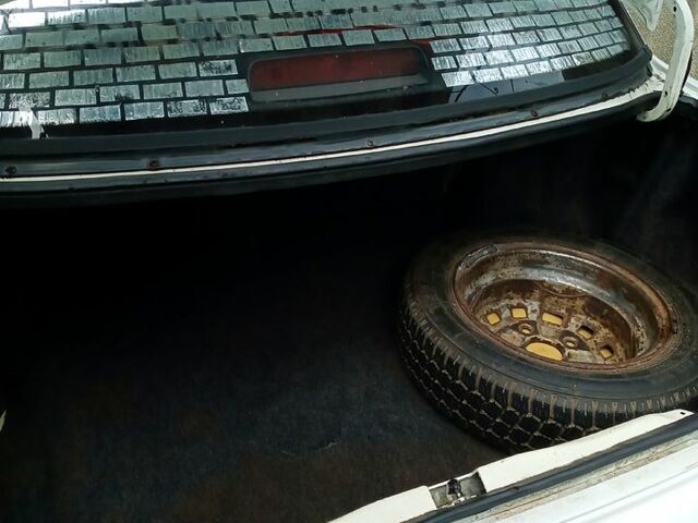 Белый Сузуки Свифт, объемом двигателя 1.3 л и пробегом 180 тыс. км за 1870 $, фото 3 на Automoto.ua