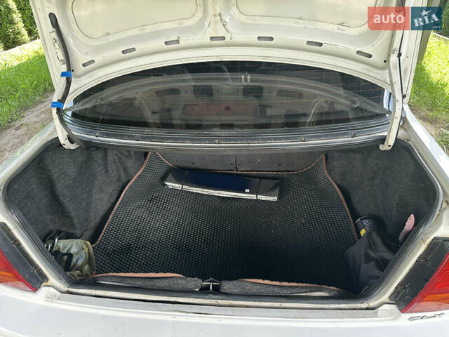 Белый Сузуки Свифт, объемом двигателя 1.3 л и пробегом 236 тыс. км за 2100 $, фото 9 на Automoto.ua