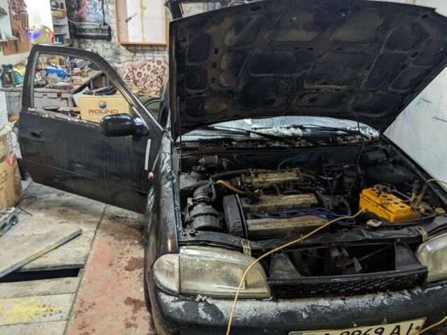 Черный Сузуки Свифт, объемом двигателя 1.3 л и пробегом 90 тыс. км за 750 $, фото 3 на Automoto.ua