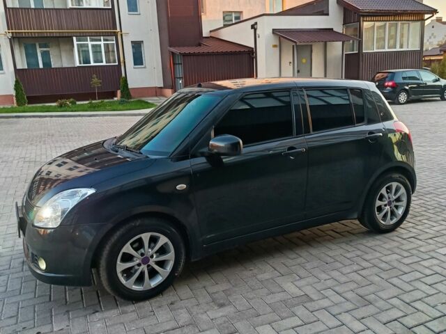 Чорний Сузукі Свифт, об'ємом двигуна 1.3 л та пробігом 220 тис. км за 4100 $, фото 2 на Automoto.ua