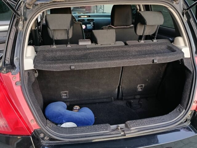 Чорний Сузукі Свифт, об'ємом двигуна 1.3 л та пробігом 220 тис. км за 4100 $, фото 9 на Automoto.ua