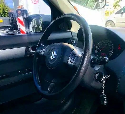 Чорний Сузукі Свифт, об'ємом двигуна 1.3 л та пробігом 310 тис. км за 4800 $, фото 3 на Automoto.ua