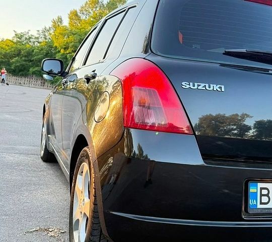 Чорний Сузукі Свифт, об'ємом двигуна 1.33 л та пробігом 217 тис. км за 4100 $, фото 16 на Automoto.ua