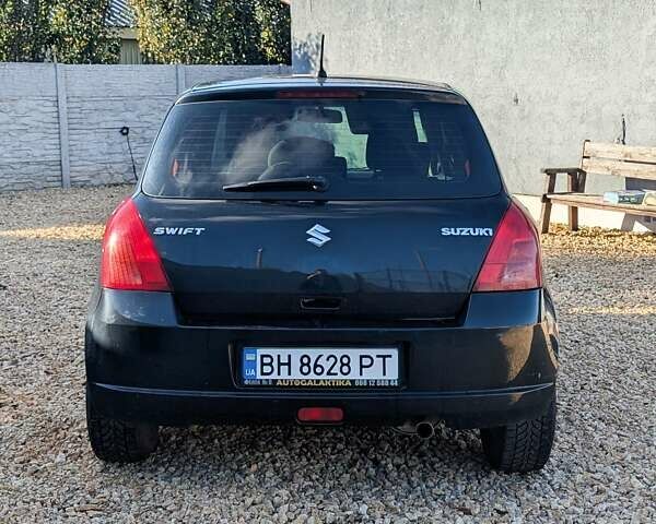 Черный Сузуки Свифт, объемом двигателя 1.49 л и пробегом 145 тыс. км за 5200 $, фото 6 на Automoto.ua