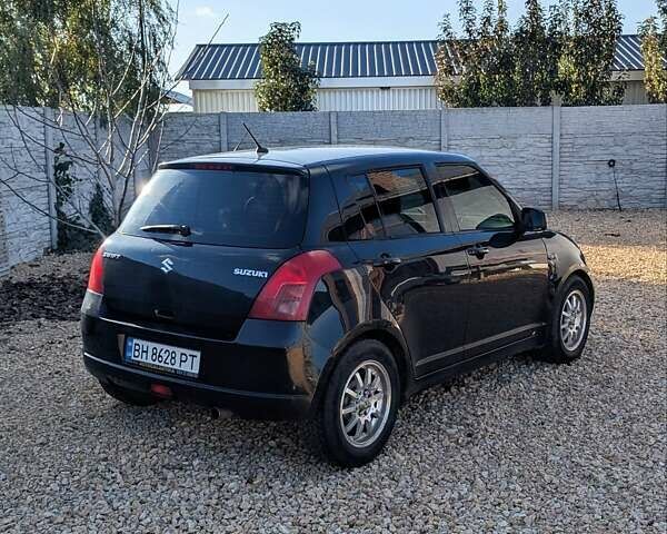 Черный Сузуки Свифт, объемом двигателя 1.49 л и пробегом 145 тыс. км за 5200 $, фото 3 на Automoto.ua