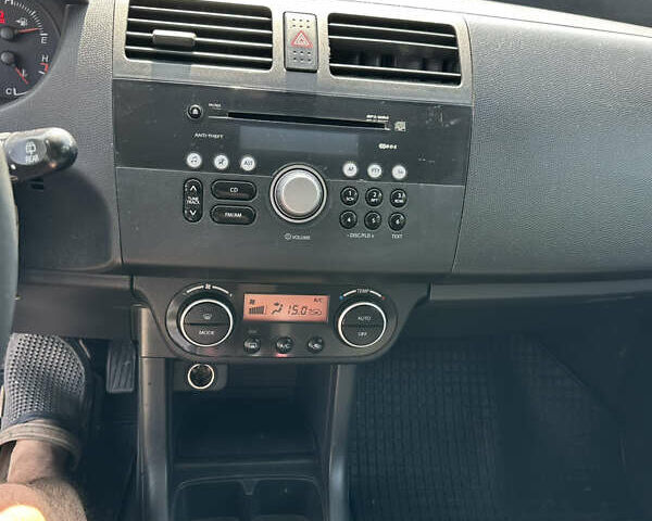 Чорний Сузукі Свифт, об'ємом двигуна 1.33 л та пробігом 229 тис. км за 3799 $, фото 14 на Automoto.ua