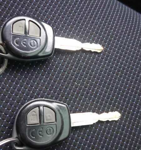 Черный Сузуки Свифт, объемом двигателя 1.49 л и пробегом 146 тыс. км за 5000 $, фото 16 на Automoto.ua