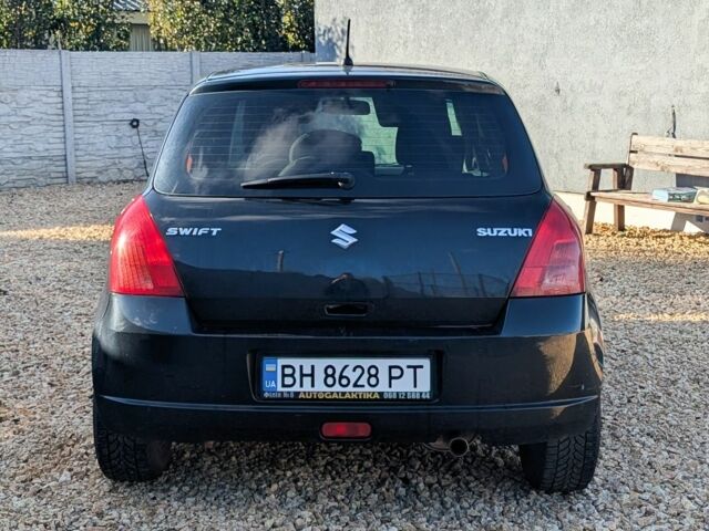 Черный Сузуки Свифт, объемом двигателя 1.5 л и пробегом 145 тыс. км за 5200 $, фото 3 на Automoto.ua