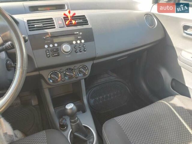 Чорний Сузукі Свифт, об'ємом двигуна 1.3 л та пробігом 152 тис. км за 5500 $, фото 20 на Automoto.ua