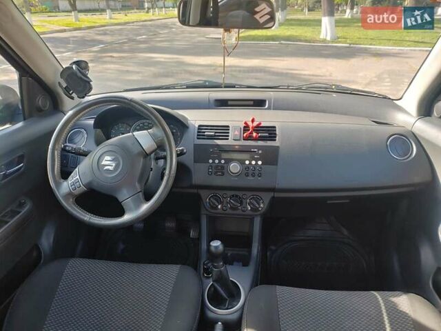 Чорний Сузукі Свифт, об'ємом двигуна 1.3 л та пробігом 152 тис. км за 5500 $, фото 26 на Automoto.ua