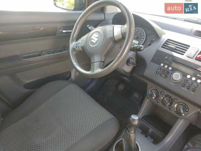 Чорний Сузукі Свифт, об'ємом двигуна 1.3 л та пробігом 152 тис. км за 5500 $, фото 24 на Automoto.ua