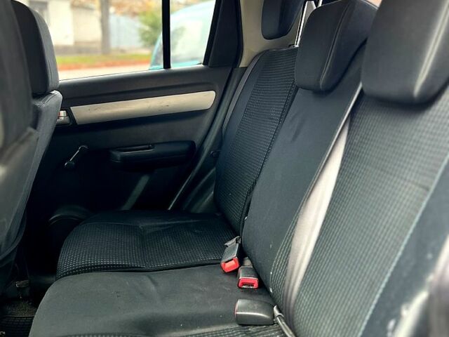 Черный Сузуки Свифт, объемом двигателя 1.3 л и пробегом 233 тыс. км за 5000 $, фото 3 на Automoto.ua