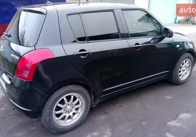 Черный Сузуки Свифт, объемом двигателя 1.49 л и пробегом 146 тыс. км за 5000 $, фото 5 на Automoto.ua