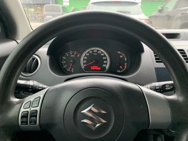 Чорний Сузукі Свифт, об'ємом двигуна 1.3 л та пробігом 245 тис. км за 4300 $, фото 4 на Automoto.ua