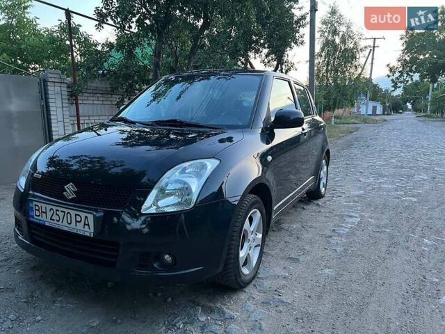 Чорний Сузукі Свифт, об'ємом двигуна 1.3 л та пробігом 152 тис. км за 5500 $, фото 3 на Automoto.ua
