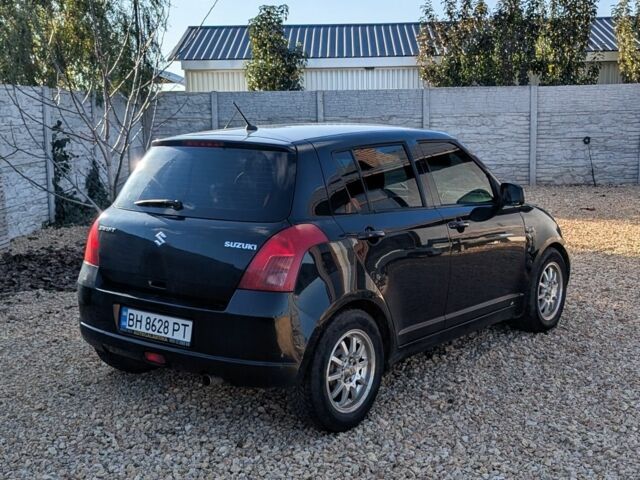 Черный Сузуки Свифт, объемом двигателя 1.5 л и пробегом 145 тыс. км за 5200 $, фото 1 на Automoto.ua