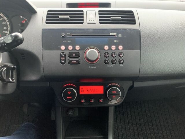 Чорний Сузукі Свифт, об'ємом двигуна 1.3 л та пробігом 245 тис. км за 4300 $, фото 1 на Automoto.ua