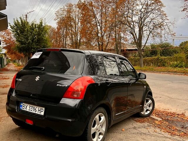 Черный Сузуки Свифт, объемом двигателя 1.3 л и пробегом 233 тыс. км за 5000 $, фото 2 на Automoto.ua