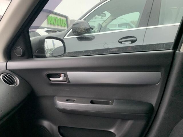 Чорний Сузукі Свифт, об'ємом двигуна 1.3 л та пробігом 245 тис. км за 4300 $, фото 6 на Automoto.ua