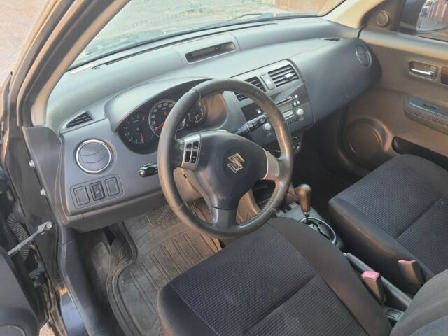 Черный Сузуки Свифт, объемом двигателя 1.5 л и пробегом 999 тыс. км за 3000 $, фото 7 на Automoto.ua