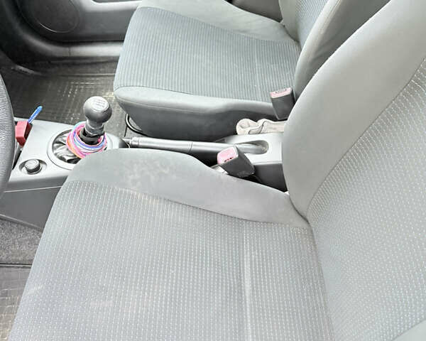 Чорний Сузукі Свифт, об'ємом двигуна 1.33 л та пробігом 327 тис. км за 3800 $, фото 18 на Automoto.ua