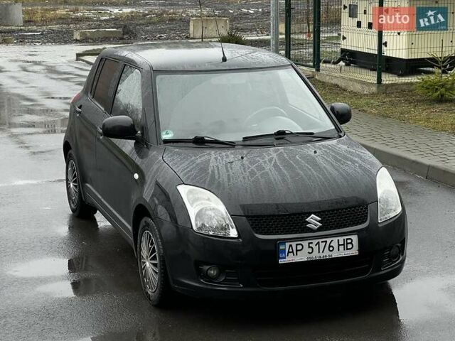 Чорний Сузукі Свифт, об'ємом двигуна 1.33 л та пробігом 95 тис. км за 3550 $, фото 2 на Automoto.ua