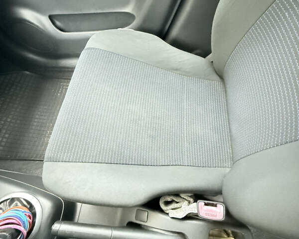 Чорний Сузукі Свифт, об'ємом двигуна 1.33 л та пробігом 327 тис. км за 3800 $, фото 17 на Automoto.ua