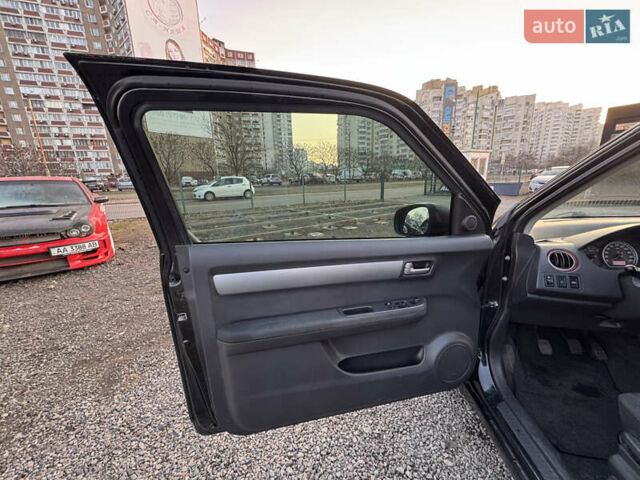 Чорний Сузукі Свифт, об'ємом двигуна 1.33 л та пробігом 228 тис. км за 3900 $, фото 11 на Automoto.ua