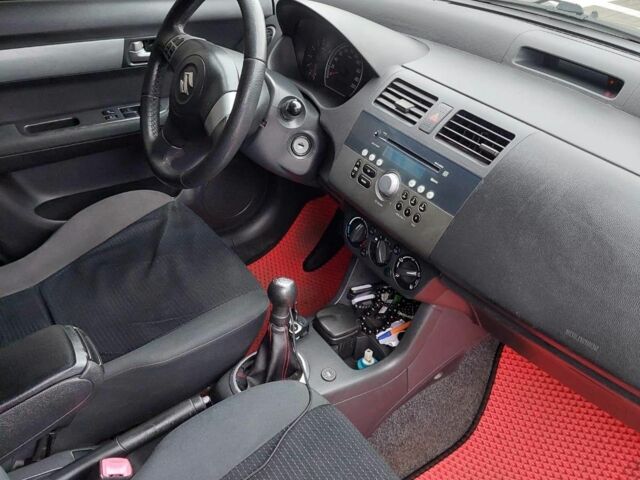 Чорний Сузукі Свифт, об'ємом двигуна 1.3 л та пробігом 250 тис. км за 3999 $, фото 1 на Automoto.ua