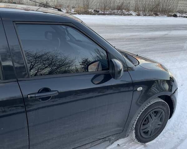 Чорний Сузукі Свифт, об'ємом двигуна 1.33 л та пробігом 195 тис. км за 4800 $, фото 3 на Automoto.ua
