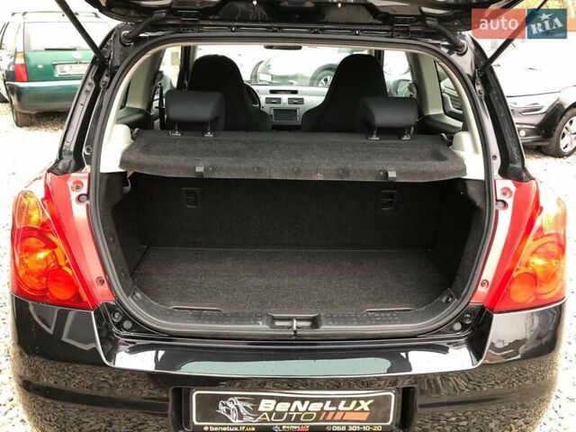 Черный Сузуки Свифт, объемом двигателя 1.59 л и пробегом 130 тыс. км за 8299 $, фото 13 на Automoto.ua