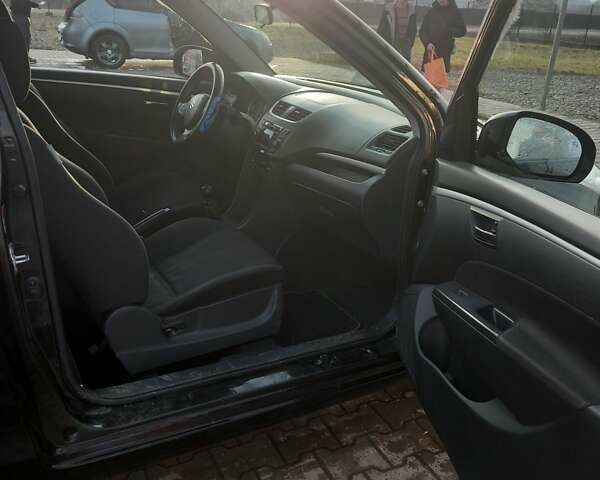 Черный Сузуки Свифт, объемом двигателя 1.2 л и пробегом 195 тыс. км за 5700 $, фото 5 на Automoto.ua