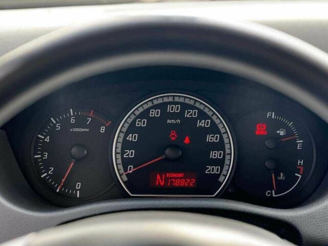 Красный Сузуки Свифт, объемом двигателя 1.3 л и пробегом 178 тыс. км за 5500 $, фото 10 на Automoto.ua