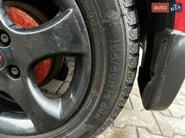 Червоний Сузукі Свифт, об'ємом двигуна 1.49 л та пробігом 215 тис. км за 5800 $, фото 5 на Automoto.ua