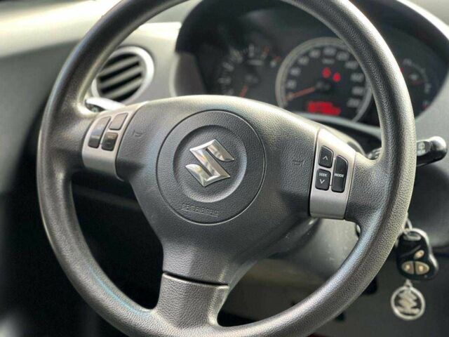 Красный Сузуки Свифт, объемом двигателя 1.3 л и пробегом 178 тыс. км за 5500 $, фото 11 на Automoto.ua