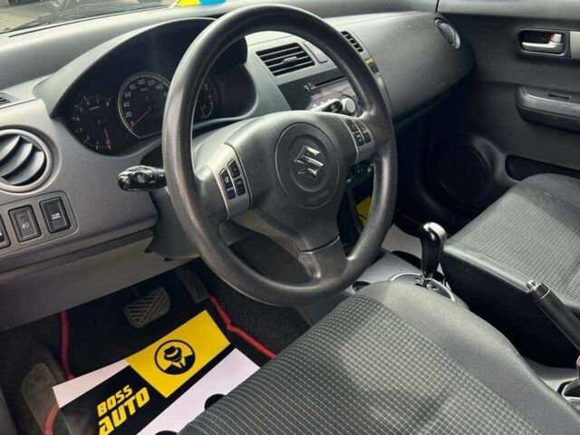 Красный Сузуки Свифт, объемом двигателя 1.3 л и пробегом 178 тыс. км за 5500 $, фото 7 на Automoto.ua