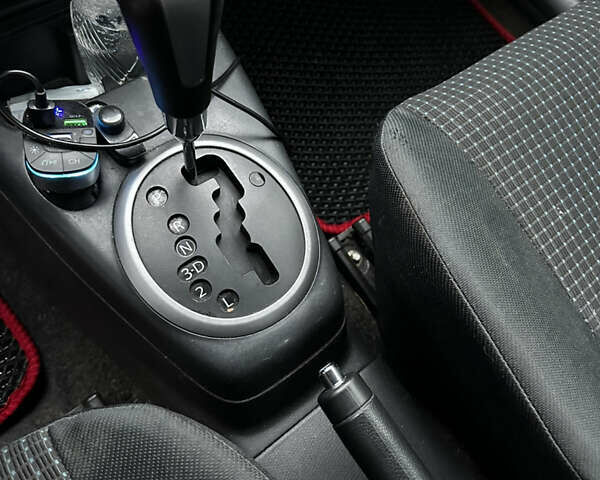 Червоний Сузукі Свифт, об'ємом двигуна 1.49 л та пробігом 215 тис. км за 5800 $, фото 10 на Automoto.ua