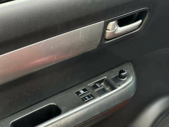 Красный Сузуки Свифт, объемом двигателя 1.3 л и пробегом 178 тыс. км за 5500 $, фото 6 на Automoto.ua