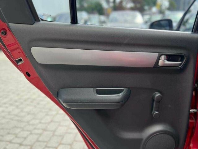 Красный Сузуки Свифт, объемом двигателя 1.3 л и пробегом 178 тыс. км за 5500 $, фото 17 на Automoto.ua