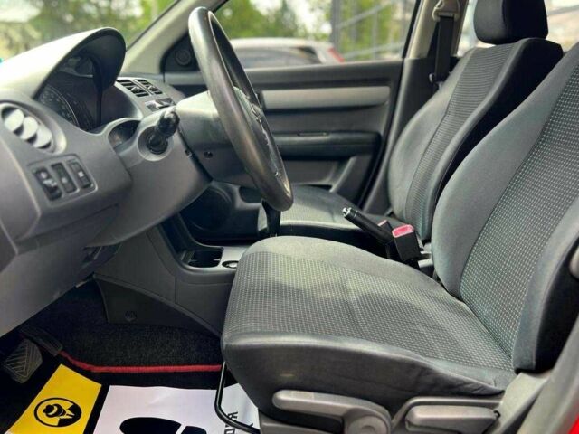 Красный Сузуки Свифт, объемом двигателя 1.3 л и пробегом 178 тыс. км за 5500 $, фото 8 на Automoto.ua