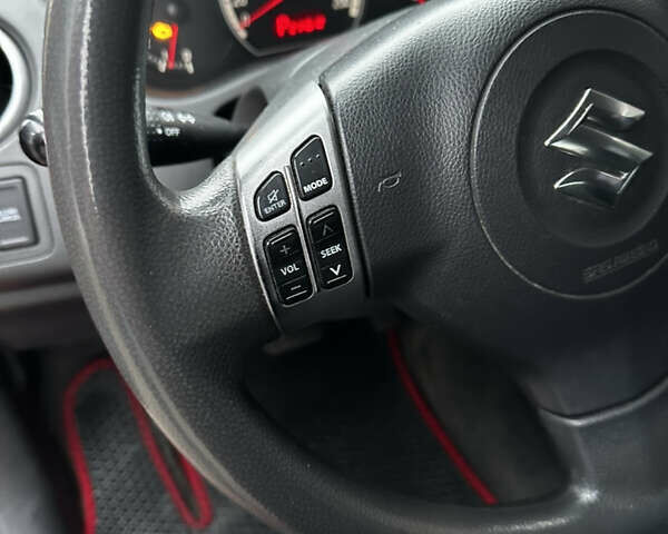 Червоний Сузукі Свифт, об'ємом двигуна 1.49 л та пробігом 215 тис. км за 5800 $, фото 9 на Automoto.ua