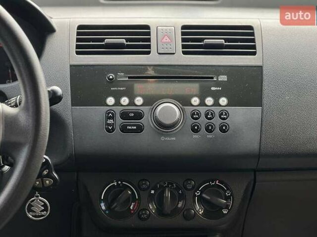 Красный Сузуки Свифт, объемом двигателя 1.33 л и пробегом 178 тыс. км за 5500 $, фото 15 на Automoto.ua