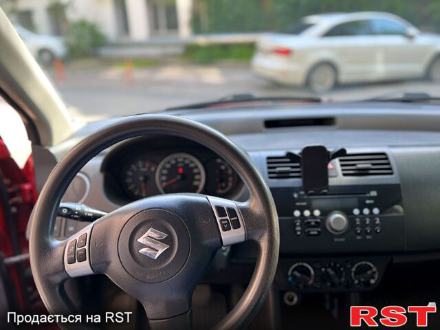 Красный Сузуки Свифт, объемом двигателя 1.3 л и пробегом 188 тыс. км за 4800 $, фото 5 на Automoto.ua