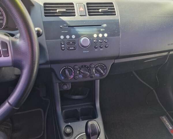 Червоний Сузукі Свифт, об'ємом двигуна 1.33 л та пробігом 190 тис. км за 4500 $, фото 22 на Automoto.ua