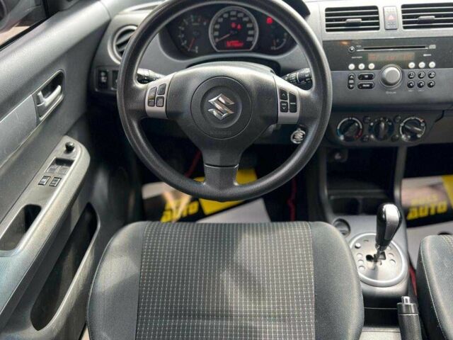 Красный Сузуки Свифт, объемом двигателя 1.3 л и пробегом 178 тыс. км за 5500 $, фото 12 на Automoto.ua